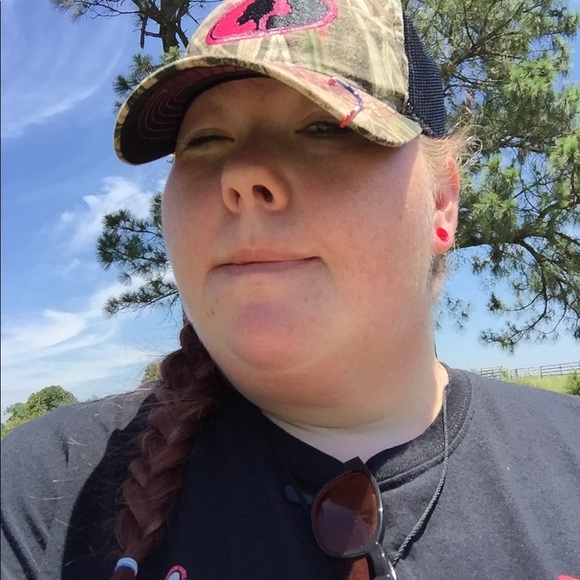 Meet your Posher, Tiana - Picture 2 of 6